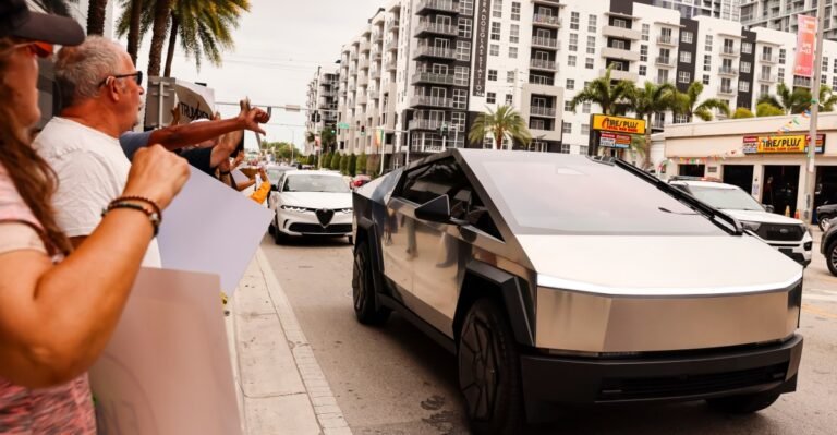 We went to 10 anti-Tesla protests — and a couple counter protests, too We went to 10 anti-Tesla protests — and a couple counter protests, too