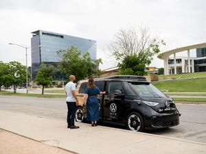 Uber and Volkswagen Will Soon Let You Hop in a Shared Self-Driving Ride Uber and Volkswagen Will Soon Let You Hop in a Shared Self-Driving Ride