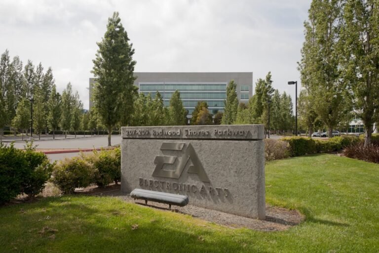 EA tells workers to return to the office at least 3 days per week