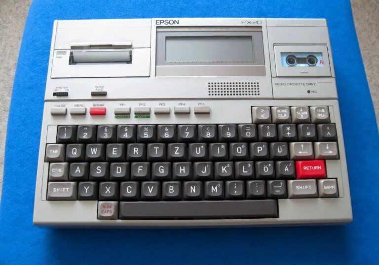 Which one of these features was available on the 1982 Epson HX-20 notebook computer?