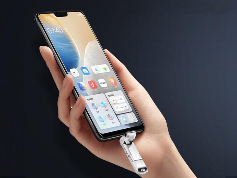 This dual-USB 1TB flash drive works on old and new devices