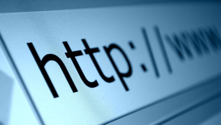 Tech support scammers are forcing their fake phone numbers into real webpages