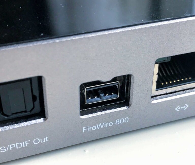 The “USB killer” is dead: Apple drops FireWire support in macOS 26