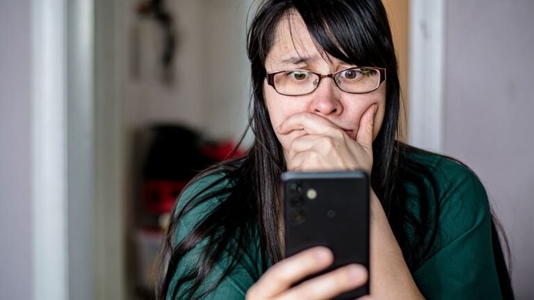 Hackers could trick users into downloading malware and opening malicious sites using a flaw in Android