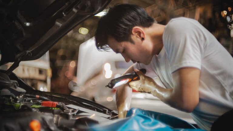 These Bad Habits Might Be Shortening Your Car Oil’s Lifespan These Bad Habits Might Be Shortening Your Car Oil’s Lifespan