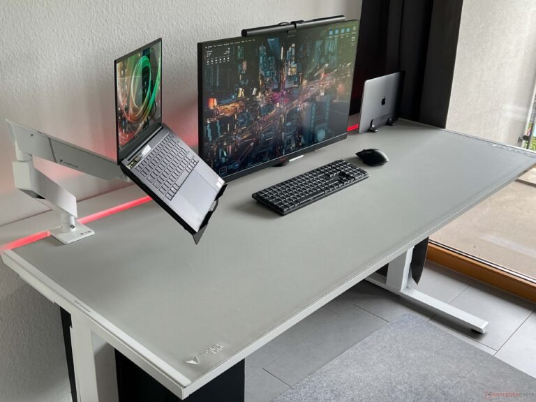 Secretlab MAGNUS Pro XL Review -adjustable desk with integrated power supply