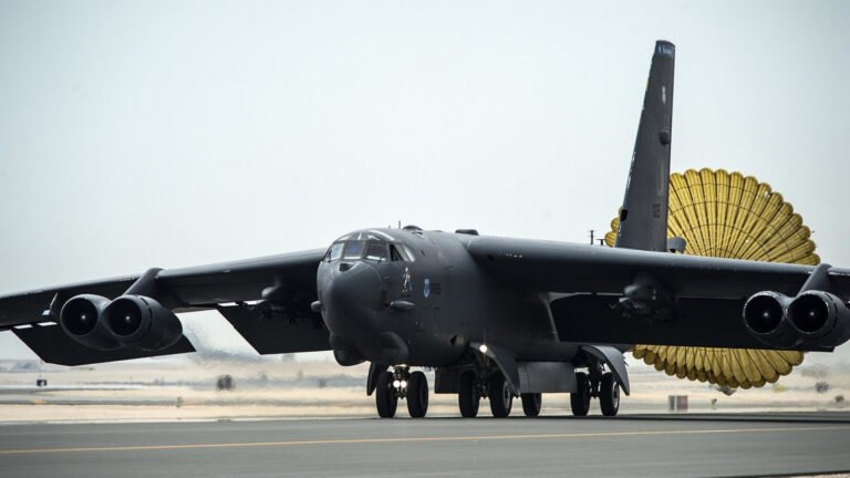 How A Giant Parachute Helps The B-52 Come To A Complete Stop