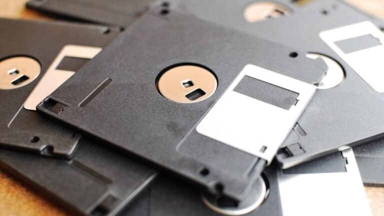 Remember floppy disks? This YouTuber set out to build his own from scratch