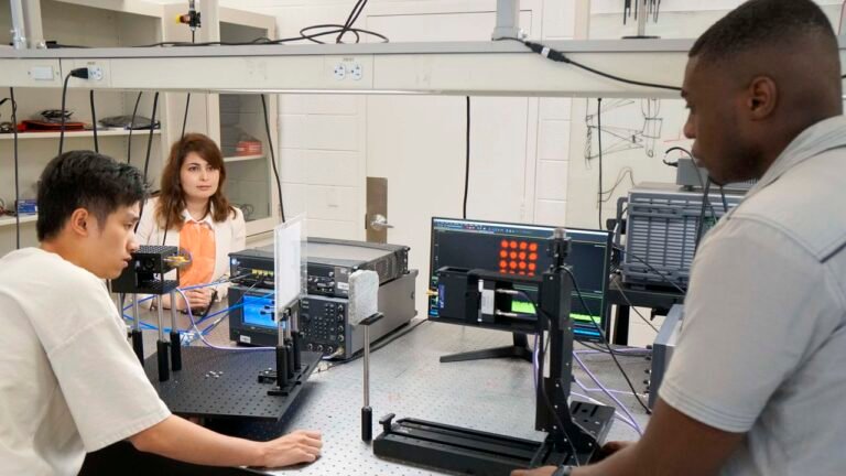Scientists find a way to potentially reach terabit speeds wirelessly around obstacles using machine learning, AI