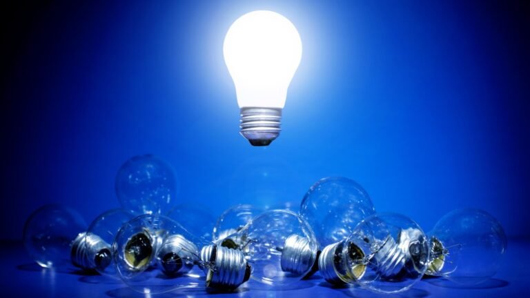 This Is Amazon’s Best Alternative To Expensive Smart Light Bulbs, According To Reviews