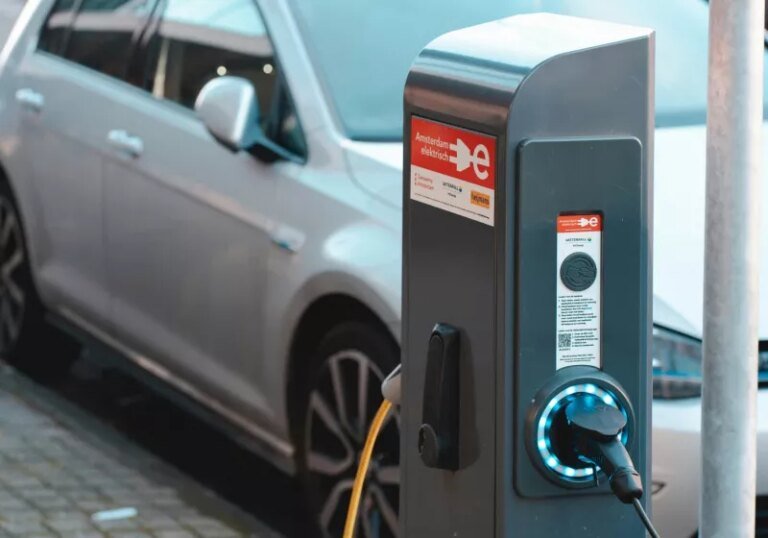 New electric car battery could last 600,000 miles and recharge in minutes