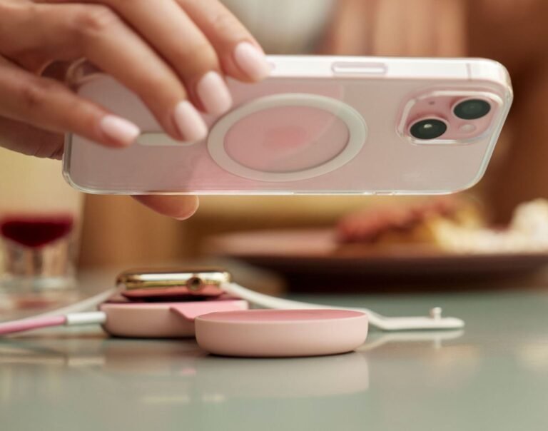 Twelve South ButterFly SE 2-in-1 Qi2 charger: Compact wireless charging solution for two devices Twelve South ButterFly SE 2-in-1 Qi2 charger: Compact wireless charging solution for two devices