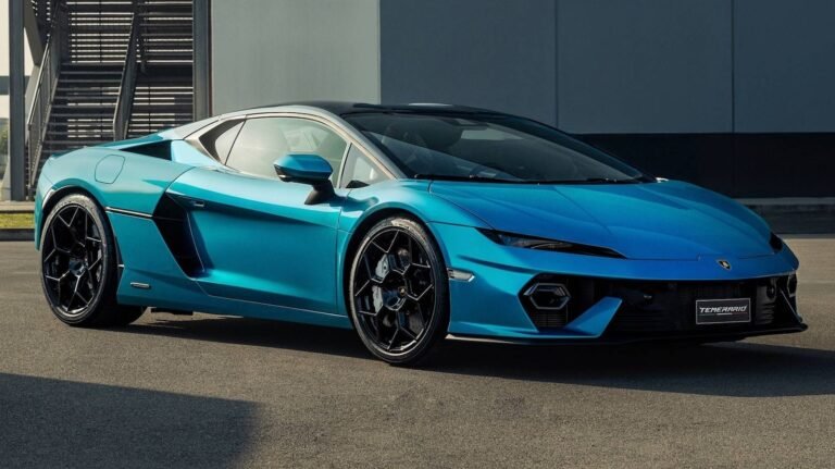 Lamborghinis Do Have Cupholders, But They Don’t Come Cheap