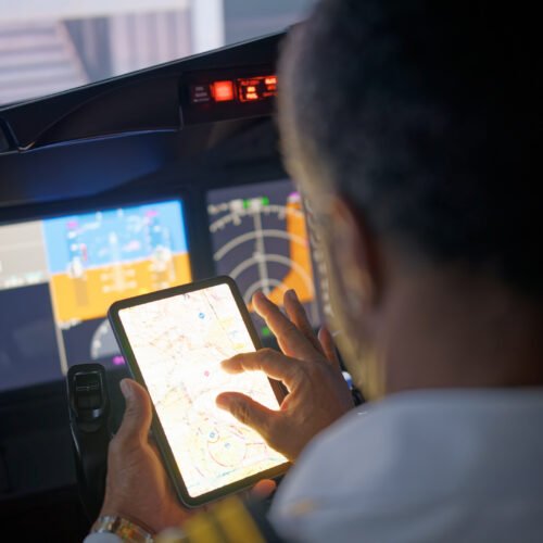 “Get off the iPad!” warns air traffic control as Spirit flight nears Air Force One “Get off the iPad!” warns air traffic control as Spirit flight nears Air Force One