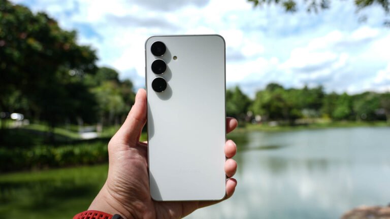 Samsung Galaxy S25 FE Review – A Grown-Up Fan Edition, But Still Hard to Recommend