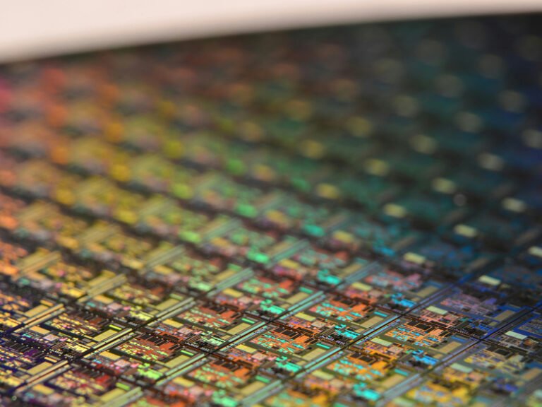 Flagships at war: how MediaTek and Qualcomm are pushing mobile chips to the limit