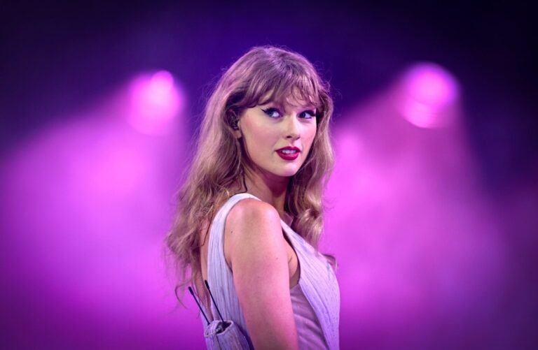 Taylor Swift fans accuse singer of using AI in her Google scavenger hunt videos Taylor Swift fans accuse singer of using AI in her Google scavenger hunt videos