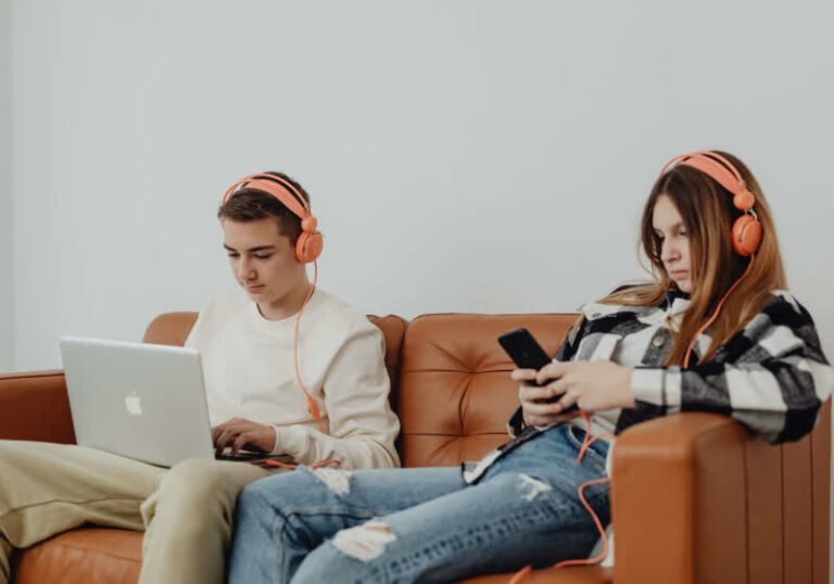 Apple changes App Store policies to comply with new Texas age verification law