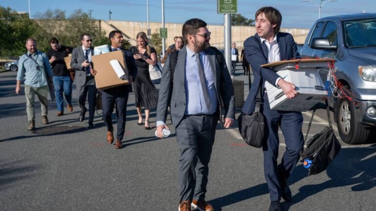 Journalists turn in access badges, exit Pentagon rather than agreeing new rules Journalists turn in access badges, exit Pentagon rather than agreeing new rules