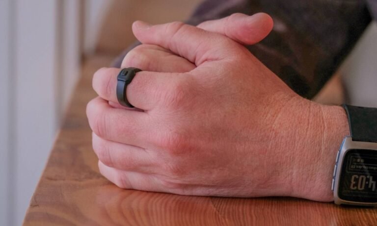 Pebble’s new smart ring helps you capture ideas, not fitness stats