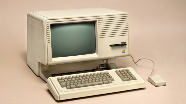 5 Groundbreaking Tech Inventions That Defined The ’80s 5 Groundbreaking Tech Inventions That Defined The ’80s