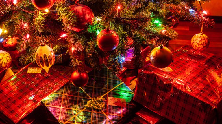 12 Tech Gifts Ideas That Older People Will Find Useful 12 Tech Gifts Ideas That Older People Will Find Useful