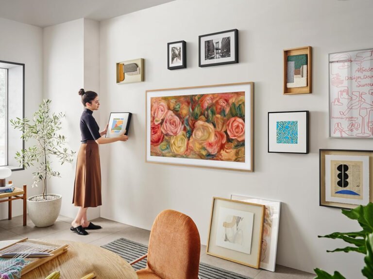 Google Photos is coming to Samsung smart TVs first, while other TVs will have to wait a little longer