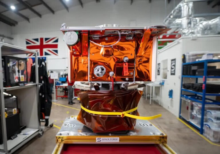 A microwave-sized factory is now running in space and can hit 1,000°C A microwave-sized factory is now running in space and can hit 1,000°C