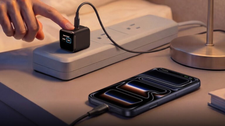 Anker’s New Smart Charger Includes A Display & Won’t Break The Bank Anker’s New Smart Charger Includes A Display & Won’t Break The Bank