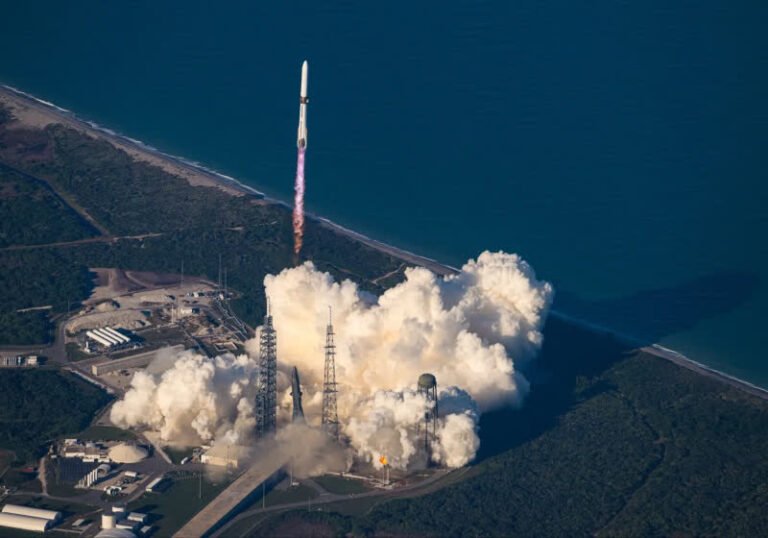 Blue Origin targets enterprise networks with a 5,400-satellite megaconstellation Blue Origin targets enterprise networks with a 5,400-satellite megaconstellation