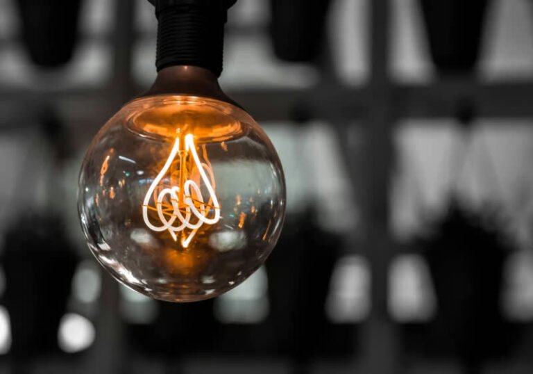 Researchers turn Edison’s 1879 light bulb into a mini graphene reactor Researchers turn Edison’s 1879 light bulb into a mini graphene reactor