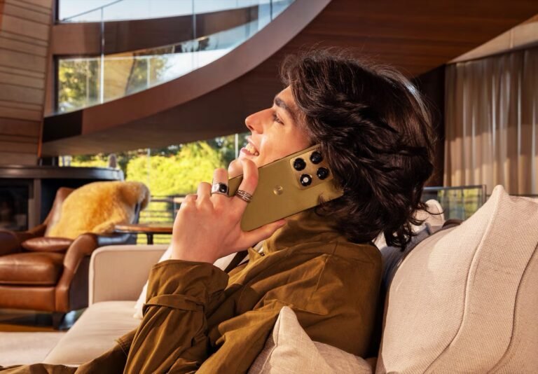 Motorola to deliver privacy-focused phones by offering GrapheneOS as alternative to Android