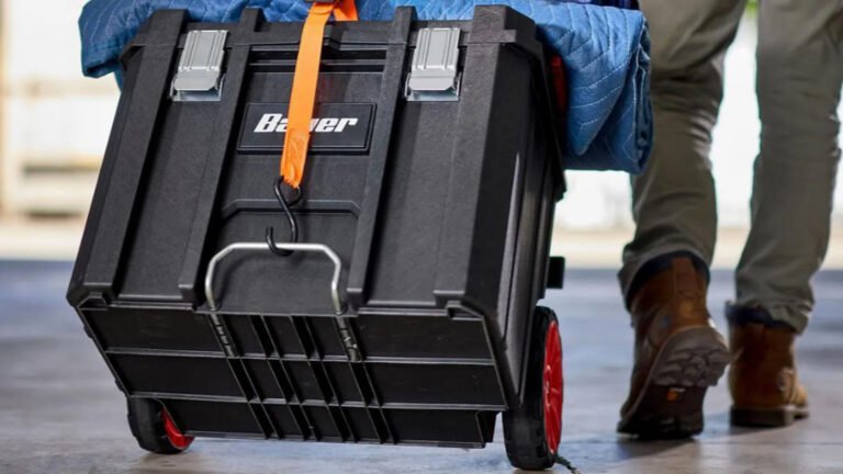 Harbor Freight’s New Rolling Toolbox Packs 2 Very Useful Features